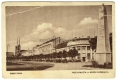Békéscsaba, Szent István tér 1947 - főtéri taxik, postapalota (Az ünnepélyes átadás 1927. július 27-én volt.), 101-es emlékmű